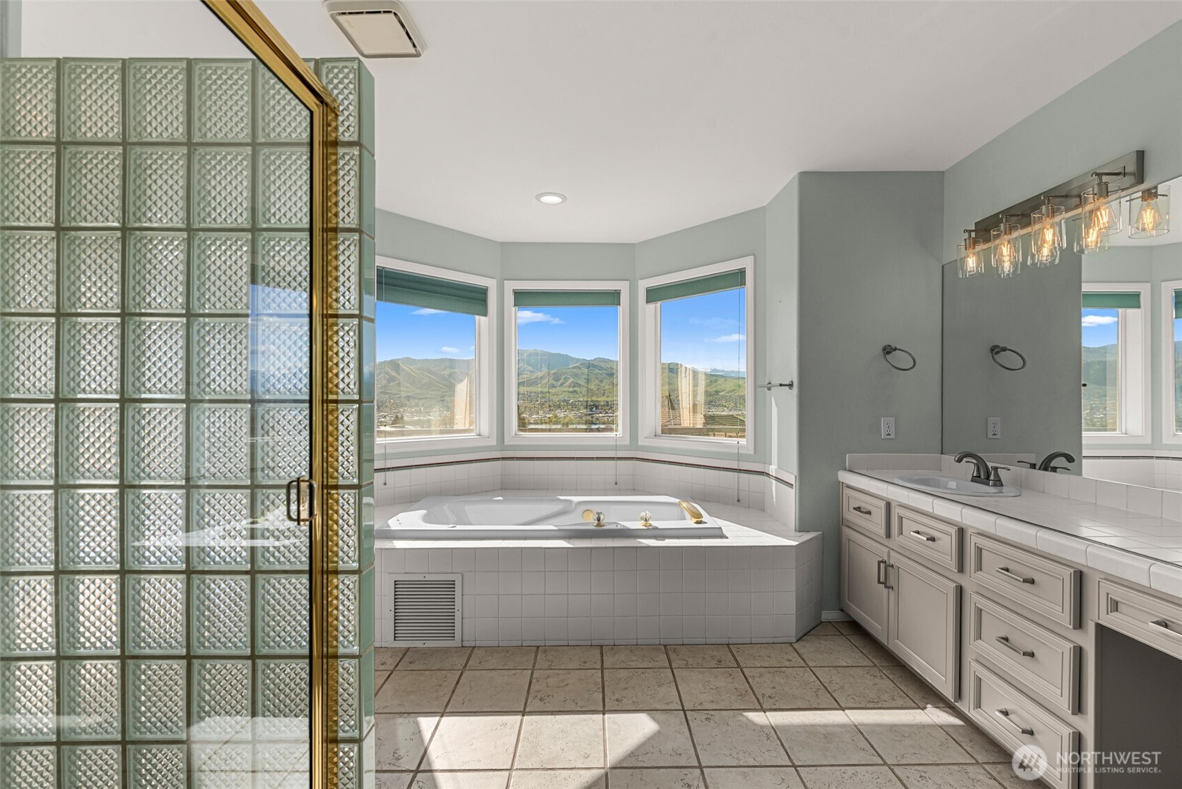 2205 N Devon Avenue , East Wenatchee, WA 98802