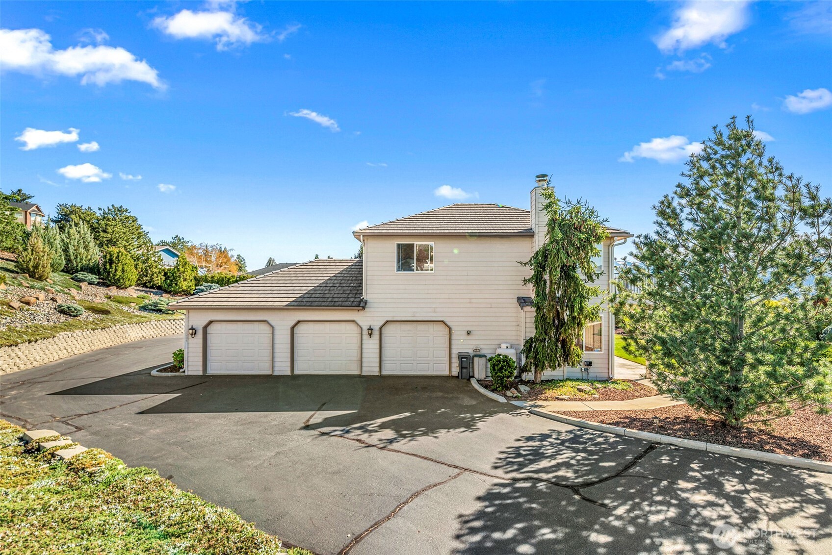 2205 N Devon Avenue , East Wenatchee, WA 98802