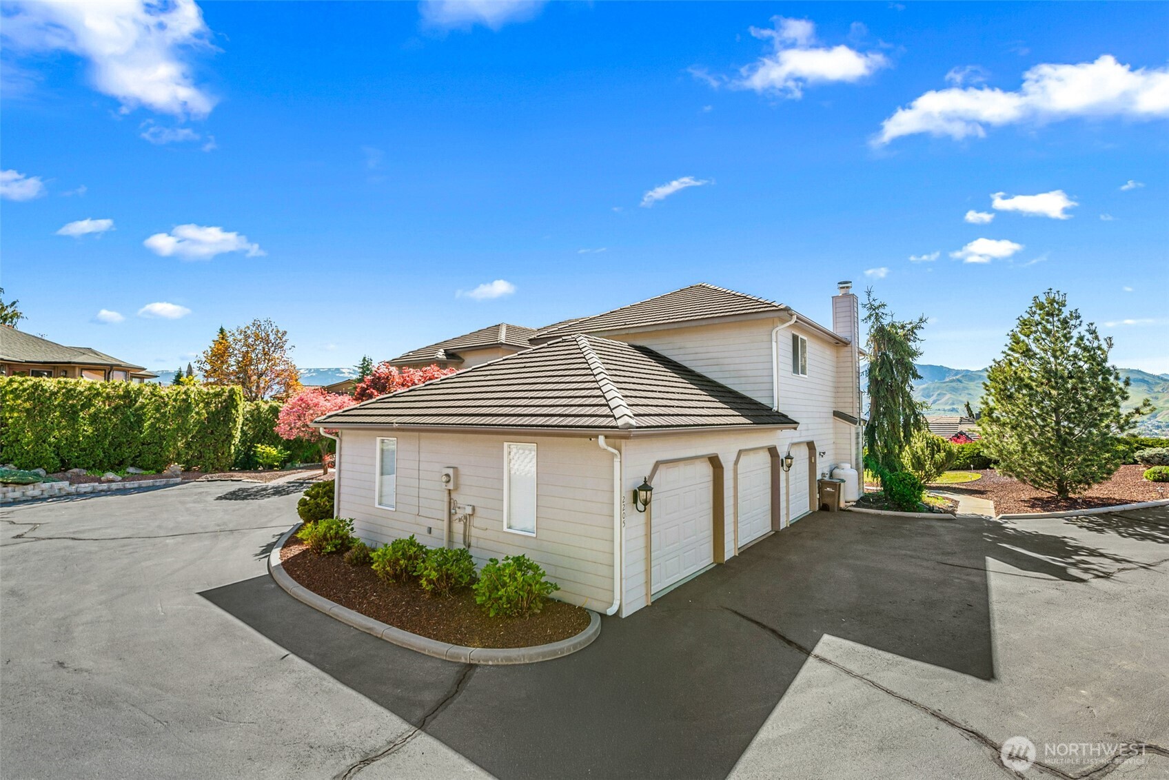 2205 N Devon Avenue , East Wenatchee, WA 98802