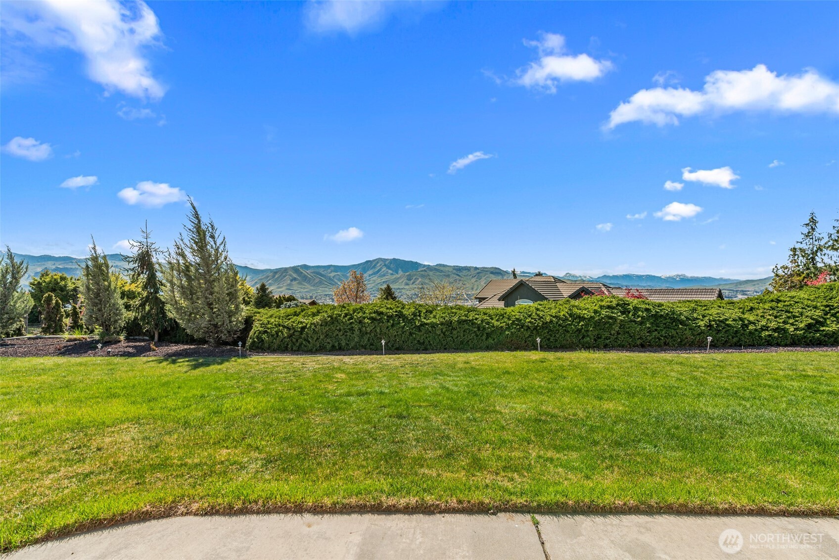2205 N Devon Avenue , East Wenatchee, WA 98802