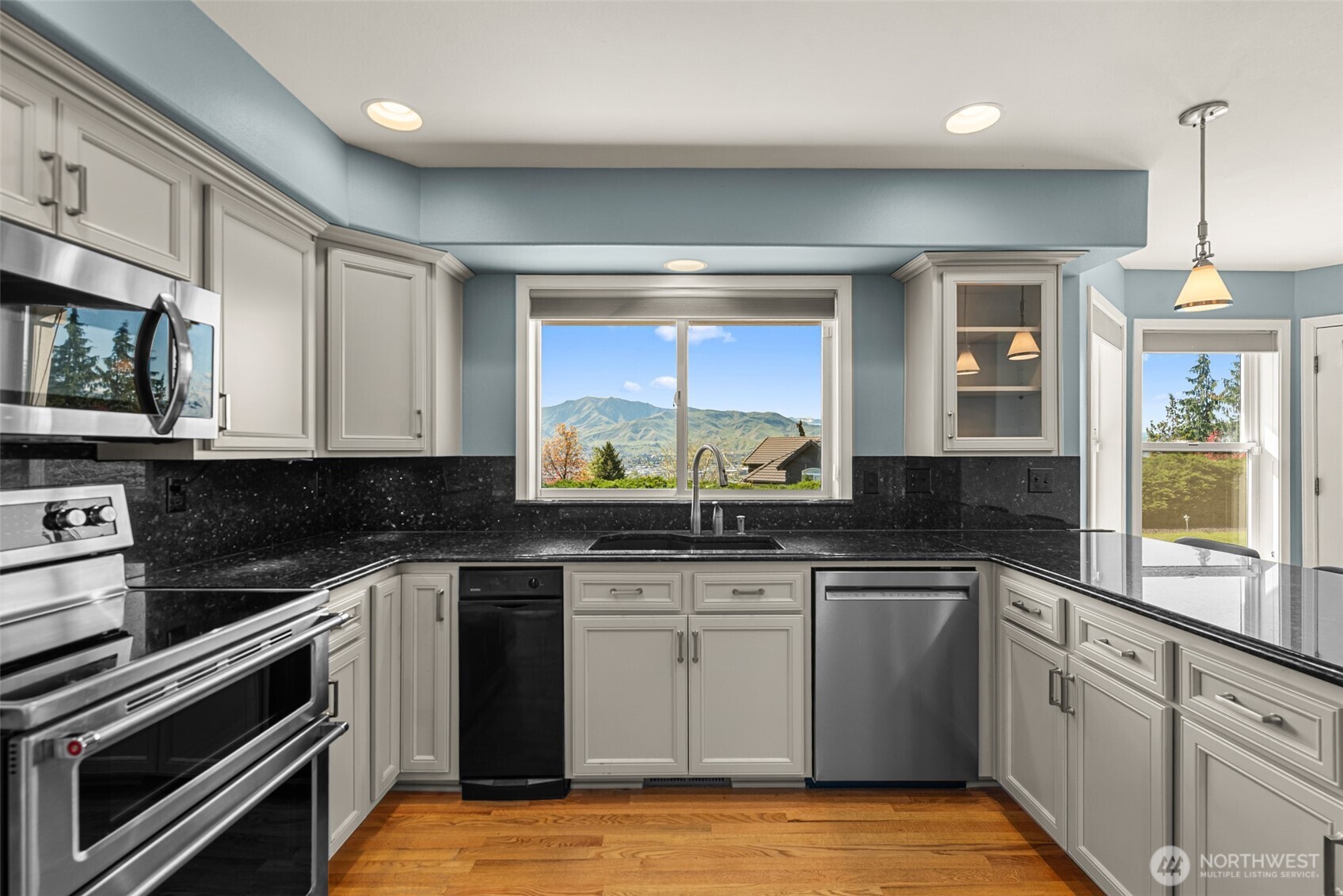 2205 N Devon Avenue , East Wenatchee, WA 98802