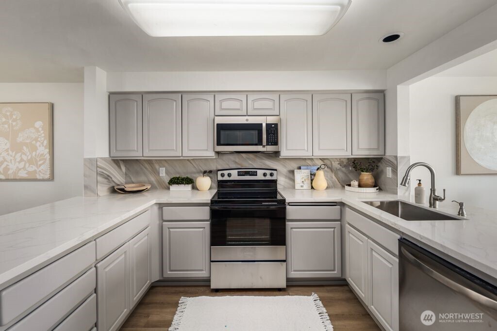 15662 NE 70th Court , Redmond, WA 98052