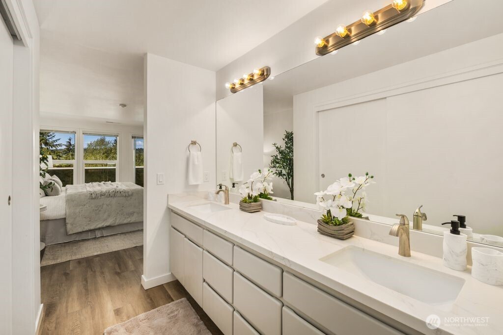 15662 NE 70th Court , Redmond, WA 98052