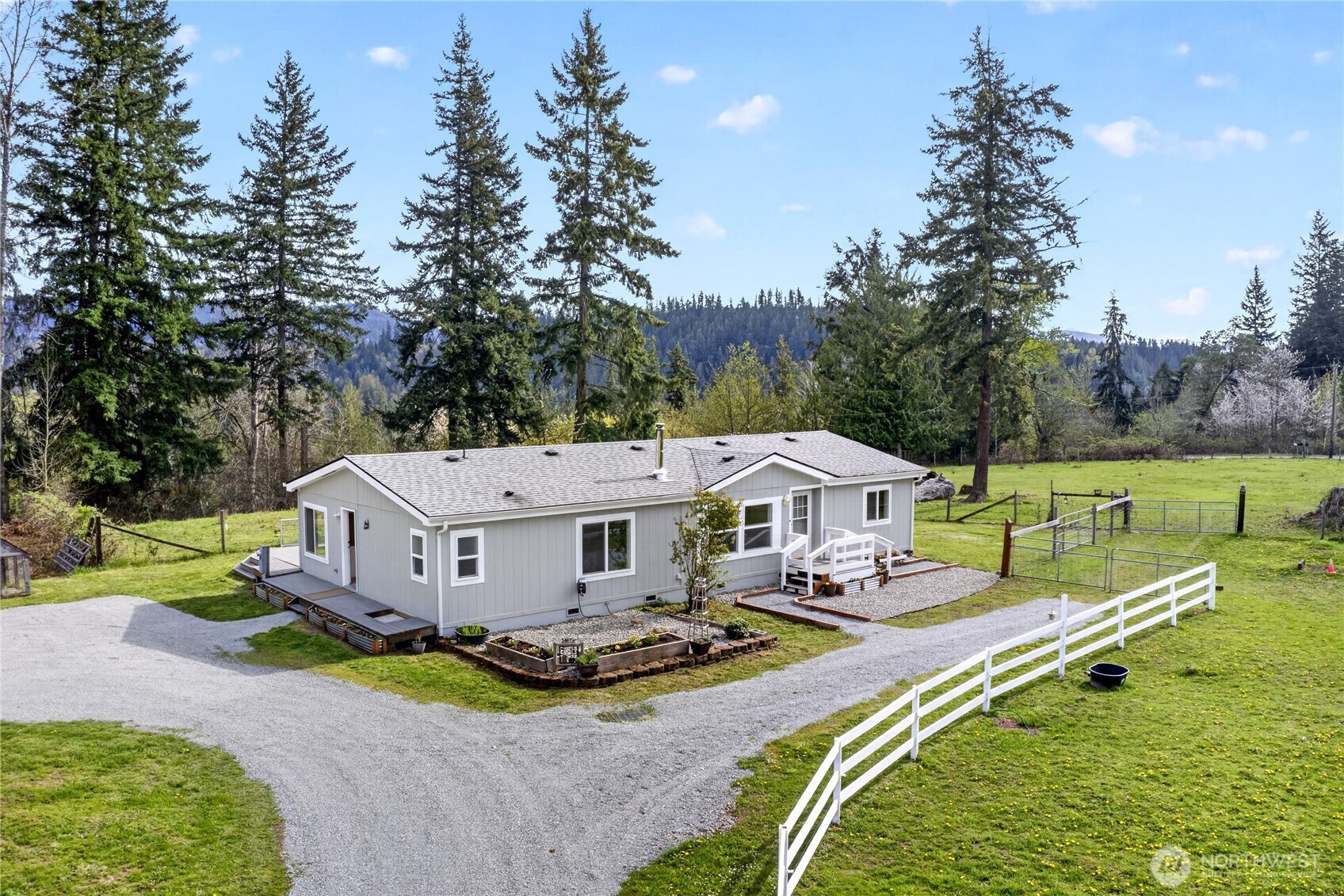 41419 94th Avenue E, Eatonville, WA 98328