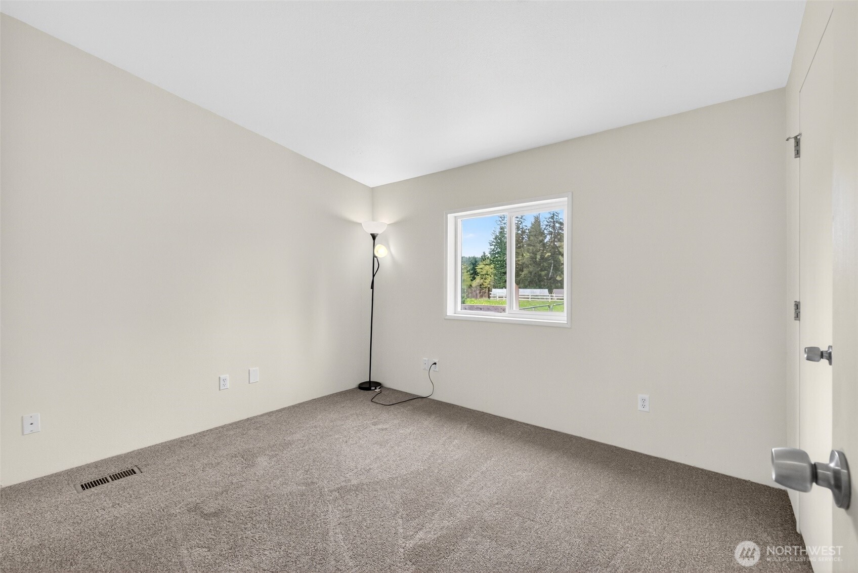 41419 94th Avenue E, Eatonville, WA 98328