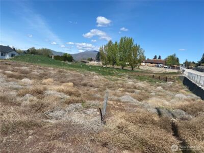 197 Harold Street NE, East Wenatchee, WA 98802 - Photo 2