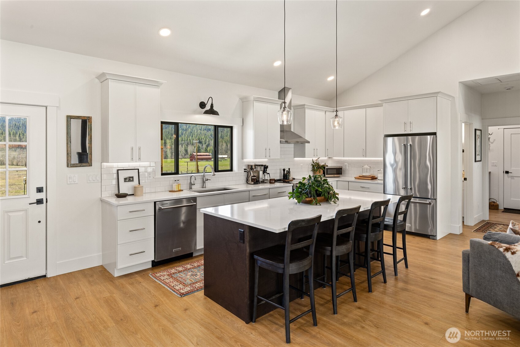 10692 Teanaway Road , Cle Elum, WA 98922