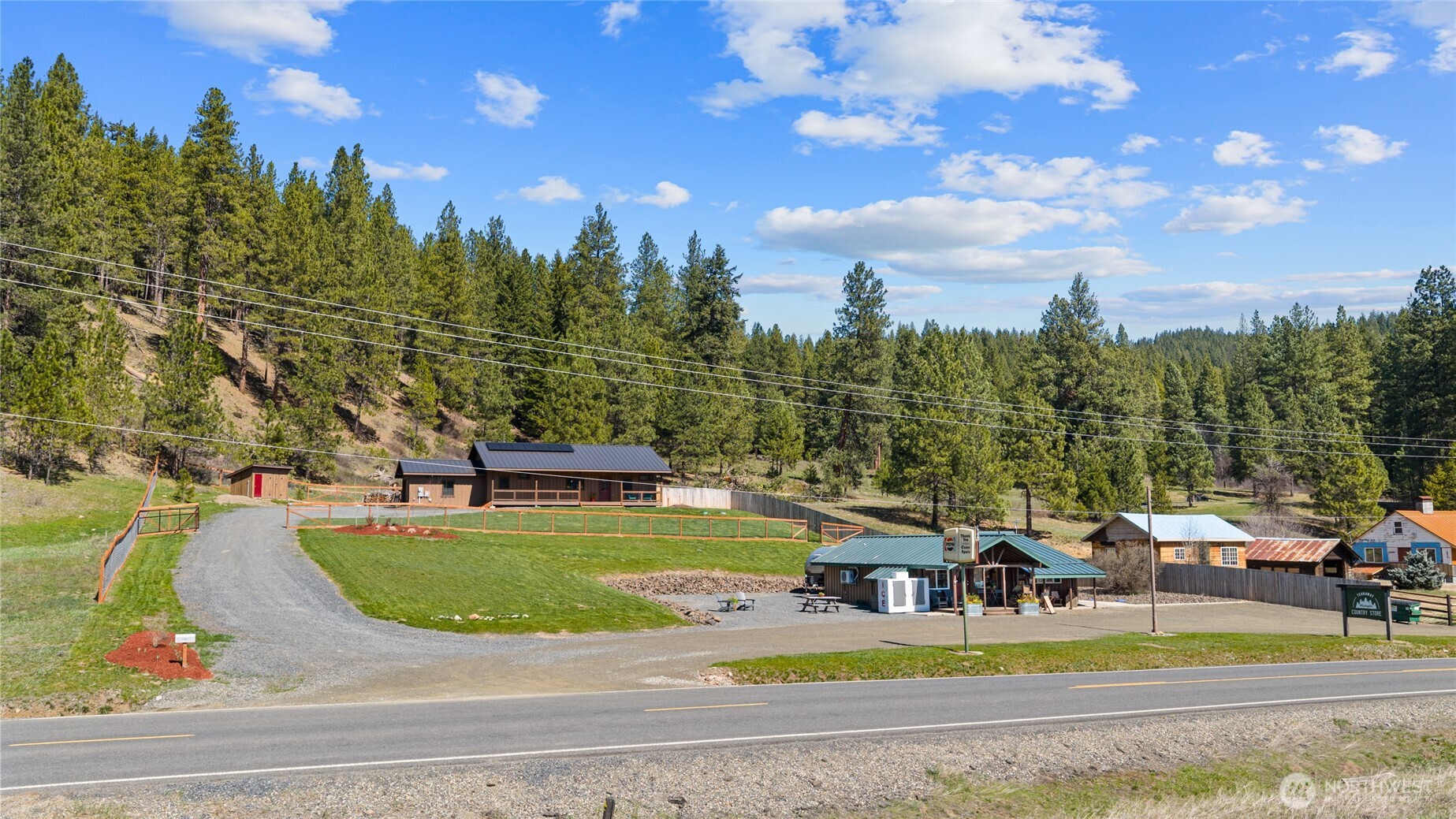 10692 Teanaway Road , Cle Elum, WA 98922