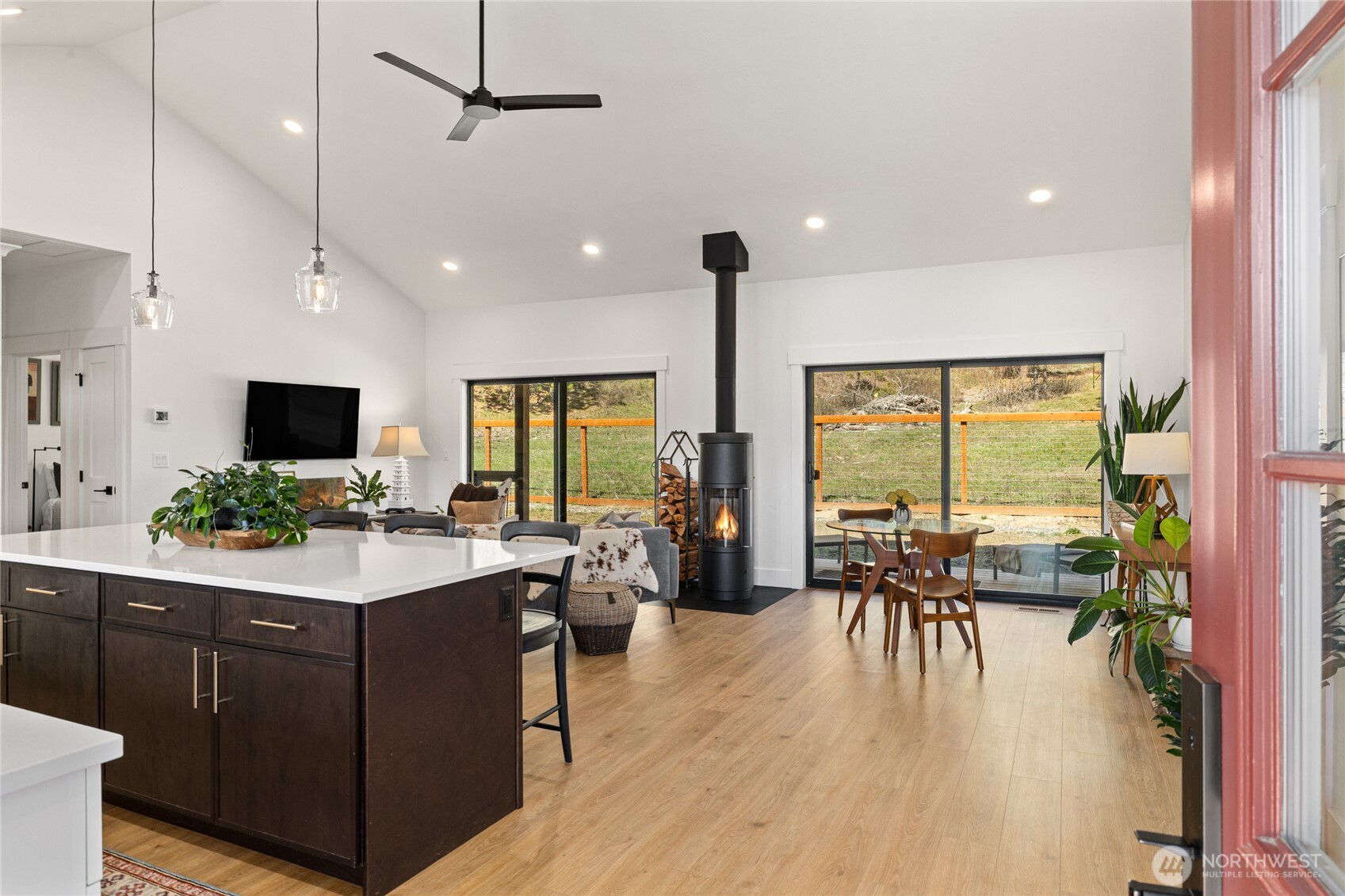 10692 Teanaway Road , Cle Elum, WA 98922