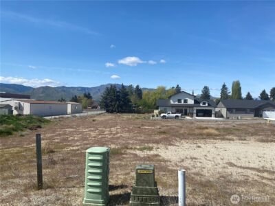 128 Harold Street NE, East Wenatchee, WA 98802 - Photo 1