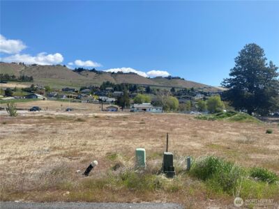 154 Harold Street NE, East Wenatchee, WA 98802 - Photo 1