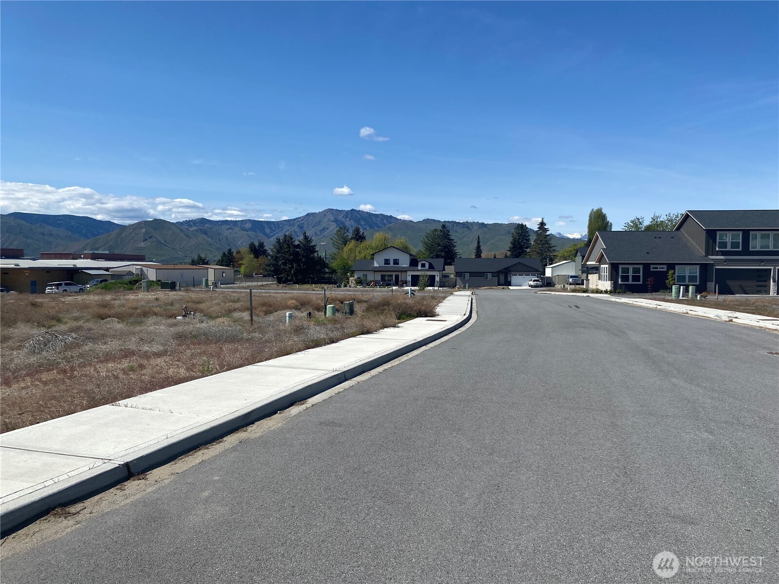 183 Harold Street NE, East Wenatchee, WA 98802