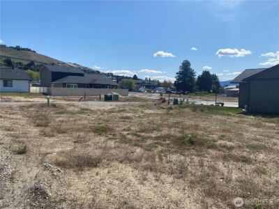 117 Harold Street NE, East Wenatchee, WA 98802 - Photo 1