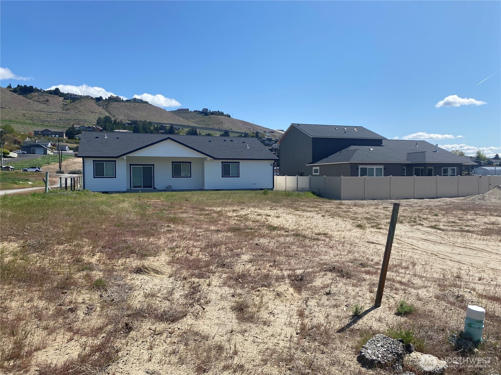 129 Harold Street NE, East Wenatchee, WA 98802