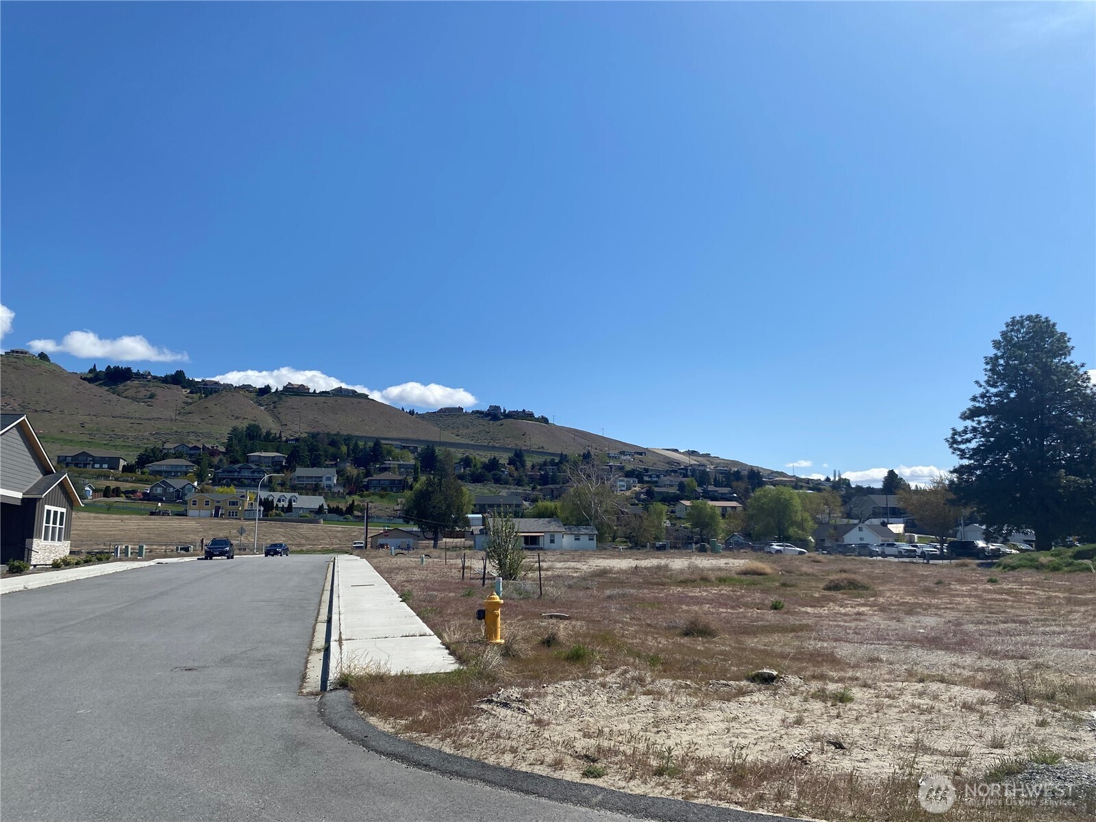 129 Harold Street NE, East Wenatchee, WA 98802