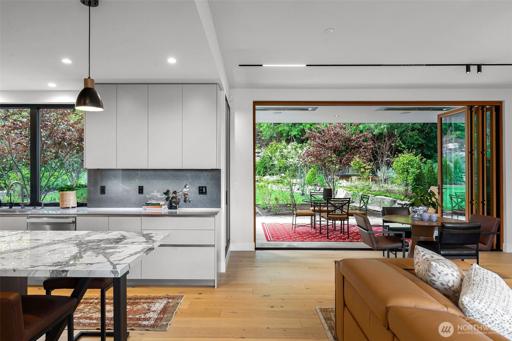 9818 SE 42nd Place , Mercer Island, WA 98040