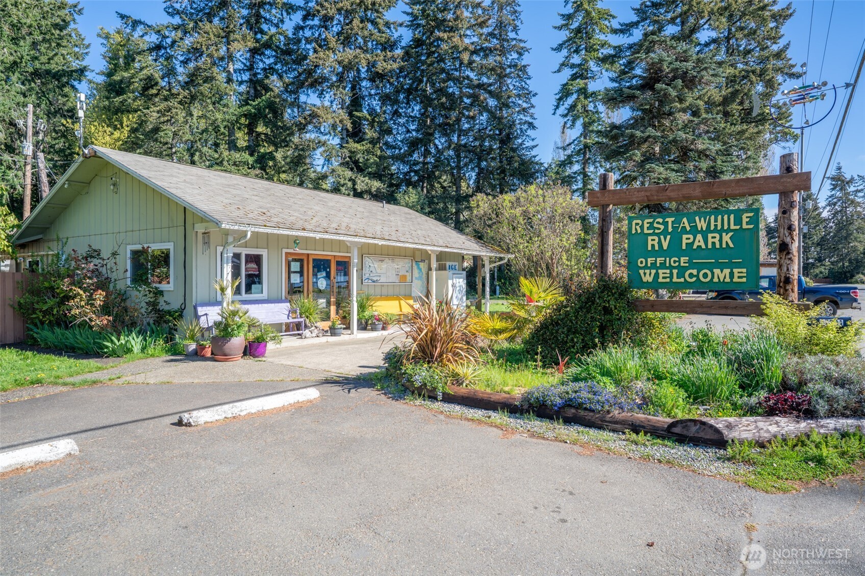 27001 N US Highway 101 , Hoodsport, WA 98548