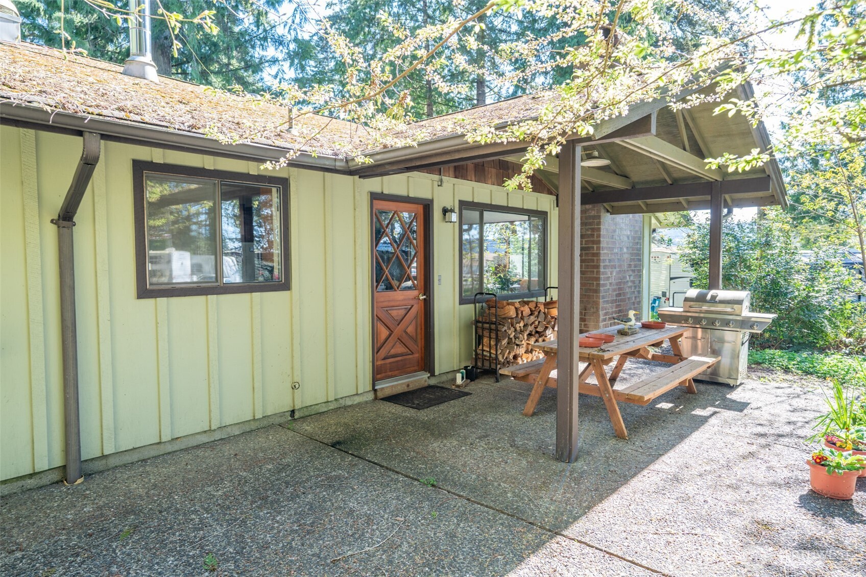 27001 N US Highway 101 , Hoodsport, WA 98548