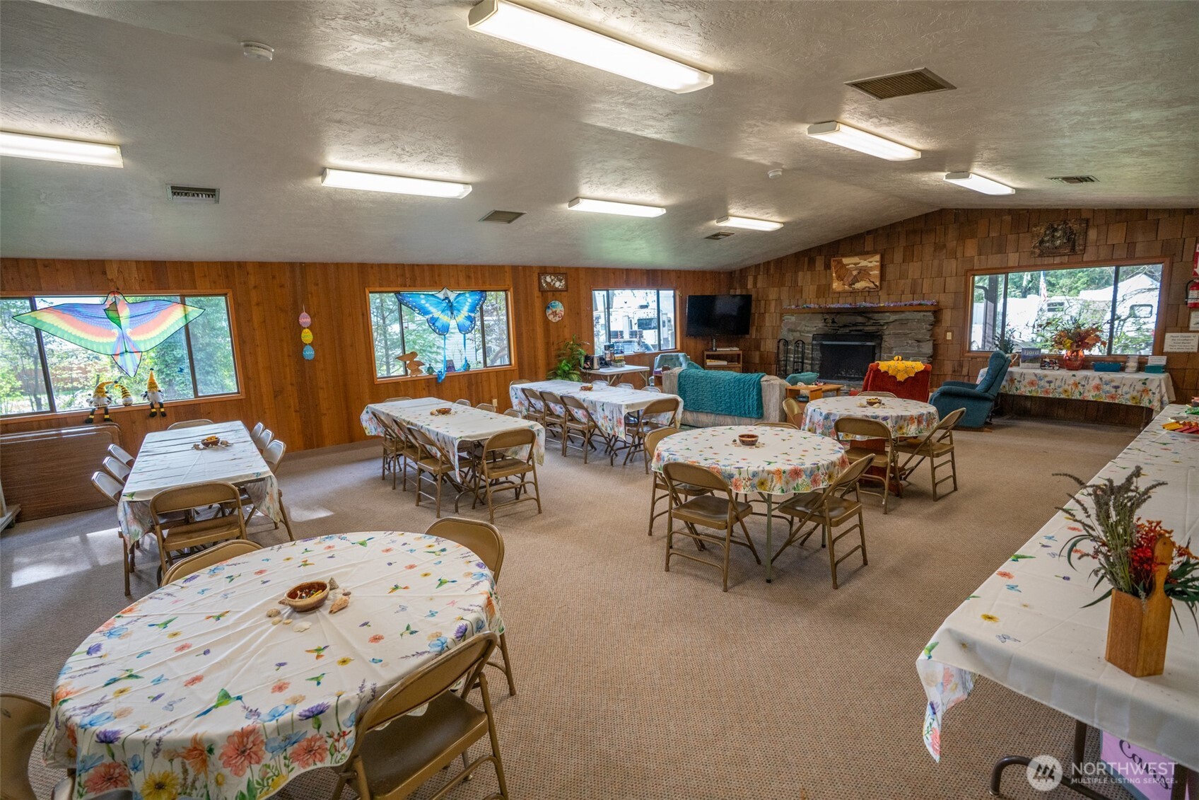 27001 N US Highway 101 , Hoodsport, WA 98548