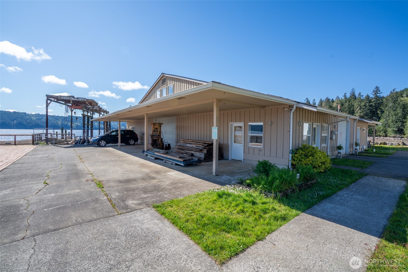 27001 N US Highway 101 , Hoodsport, WA 98548