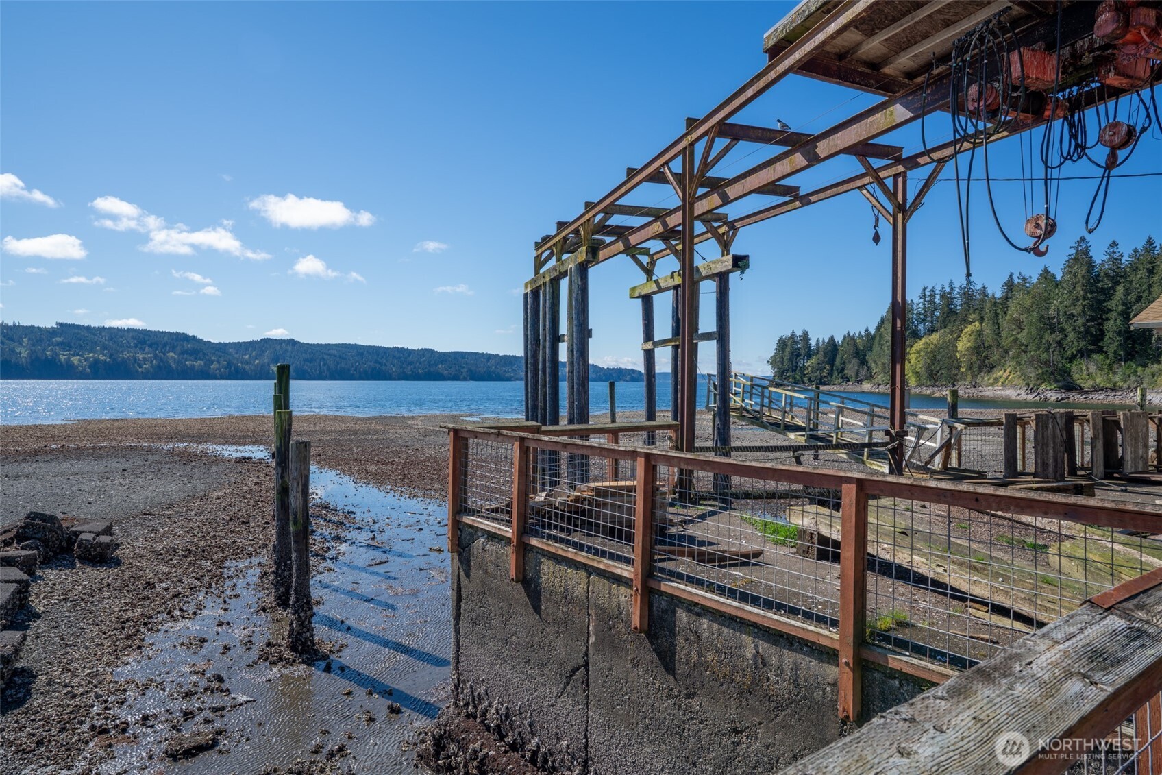 27001 N US Highway 101 , Hoodsport, WA 98548