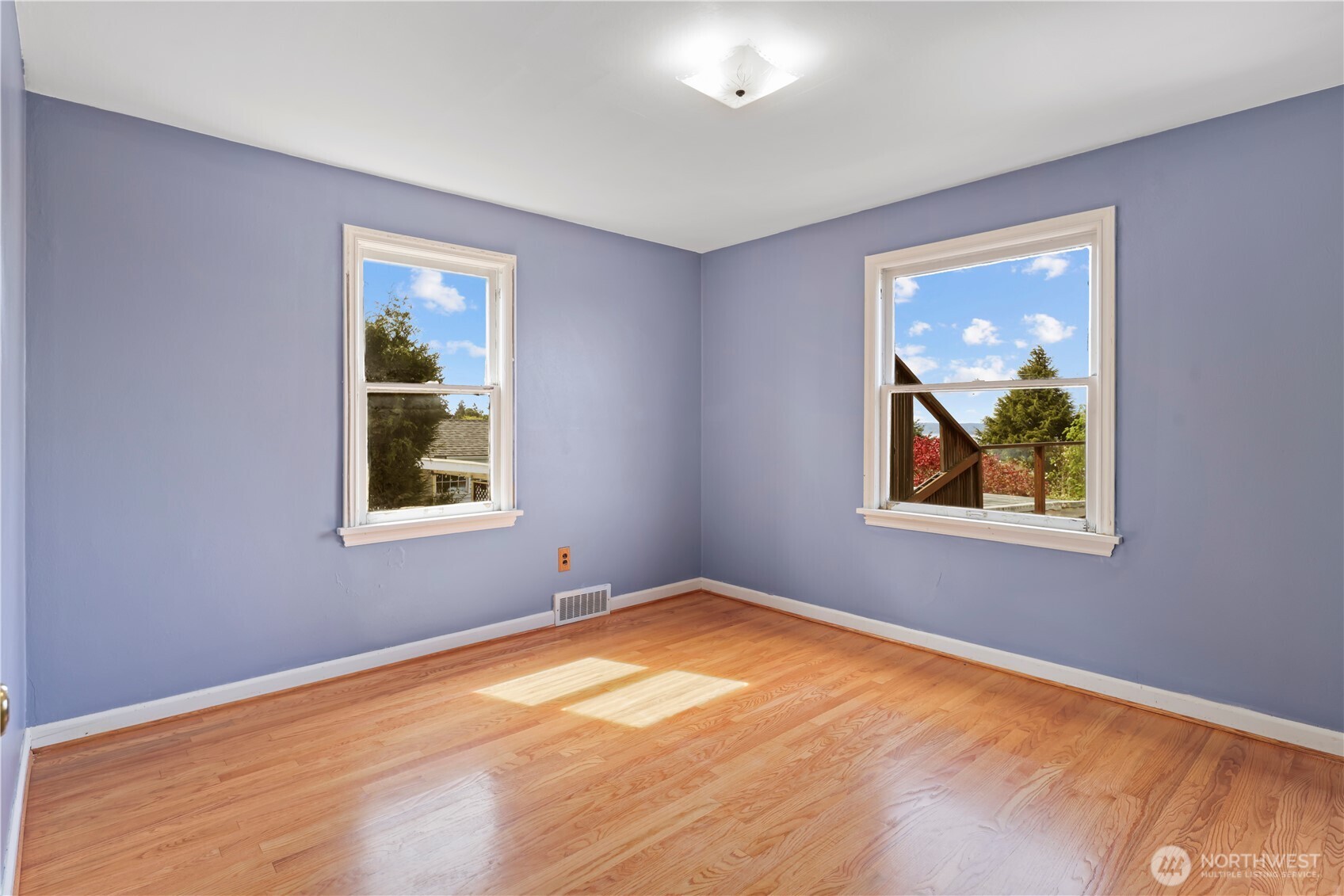 6901 40th Avenue SW, Seattle, WA 98136-1911