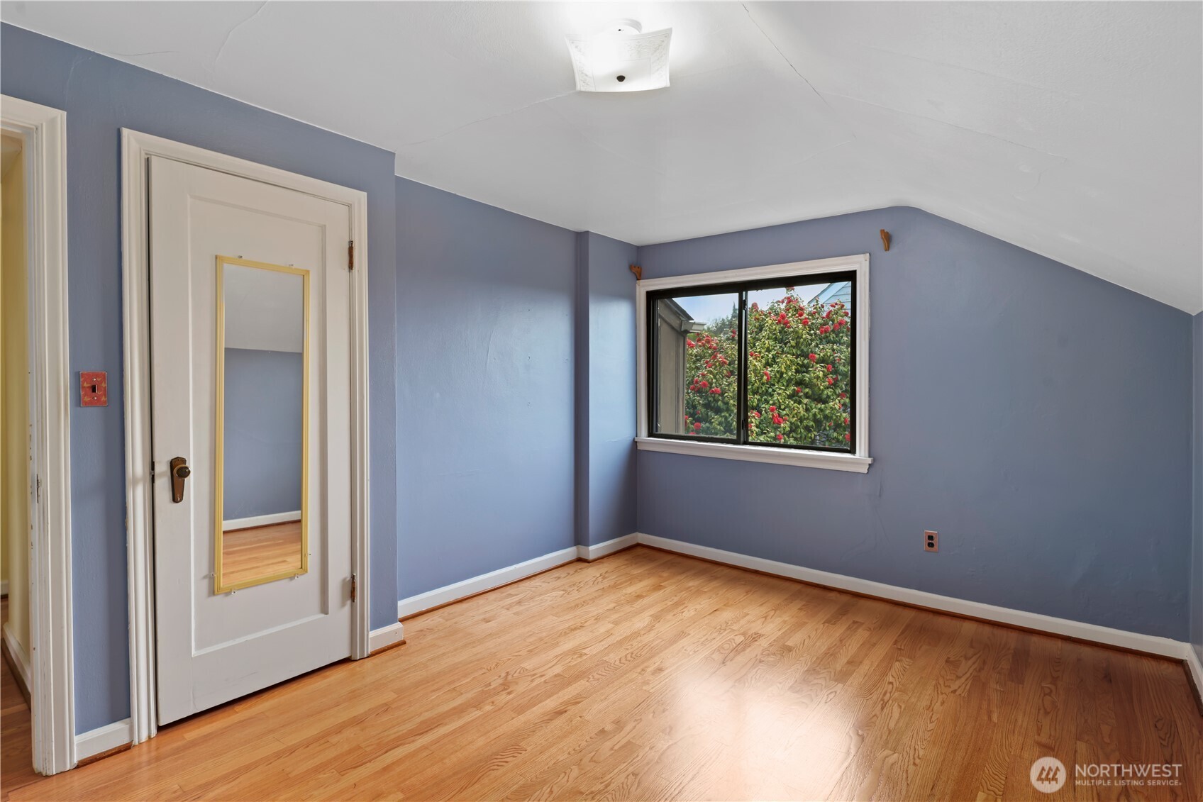 6901 40th Avenue SW, Seattle, WA 98136-1911