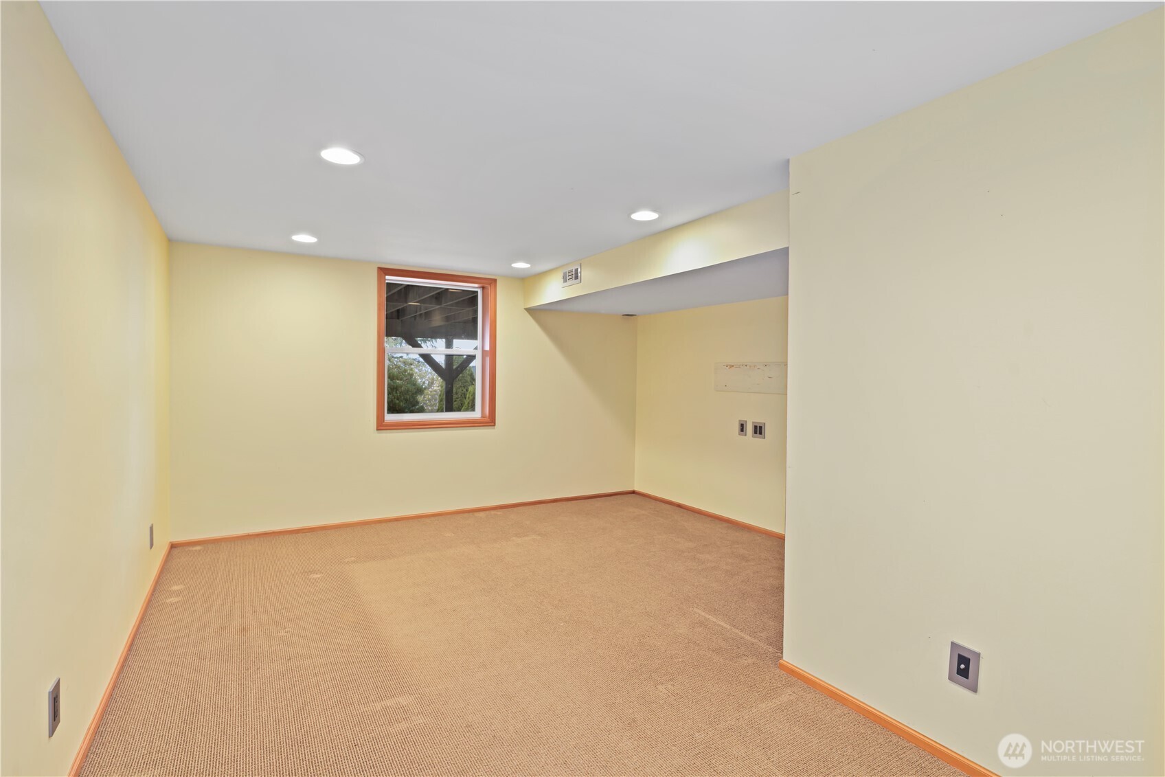 6901 40th Avenue SW, Seattle, WA 98136-1911