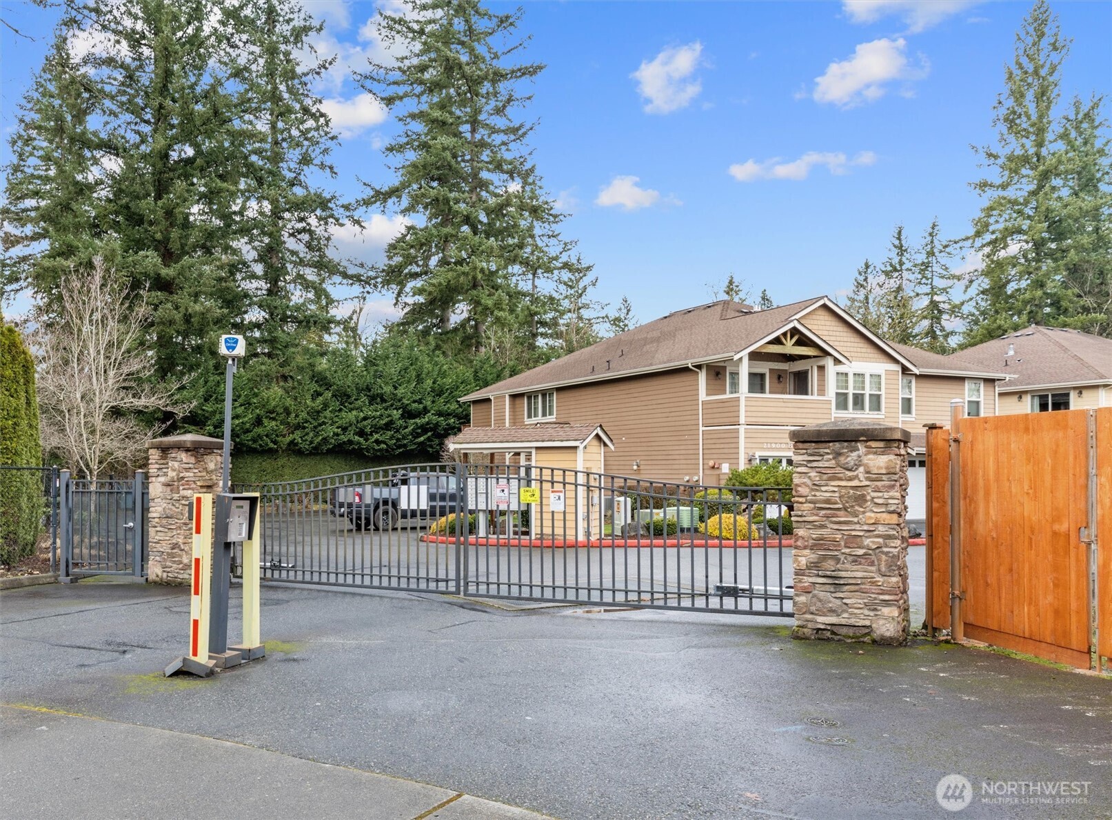 21900 SE 242ND Street #G2, Maple Valley, WA 98038
