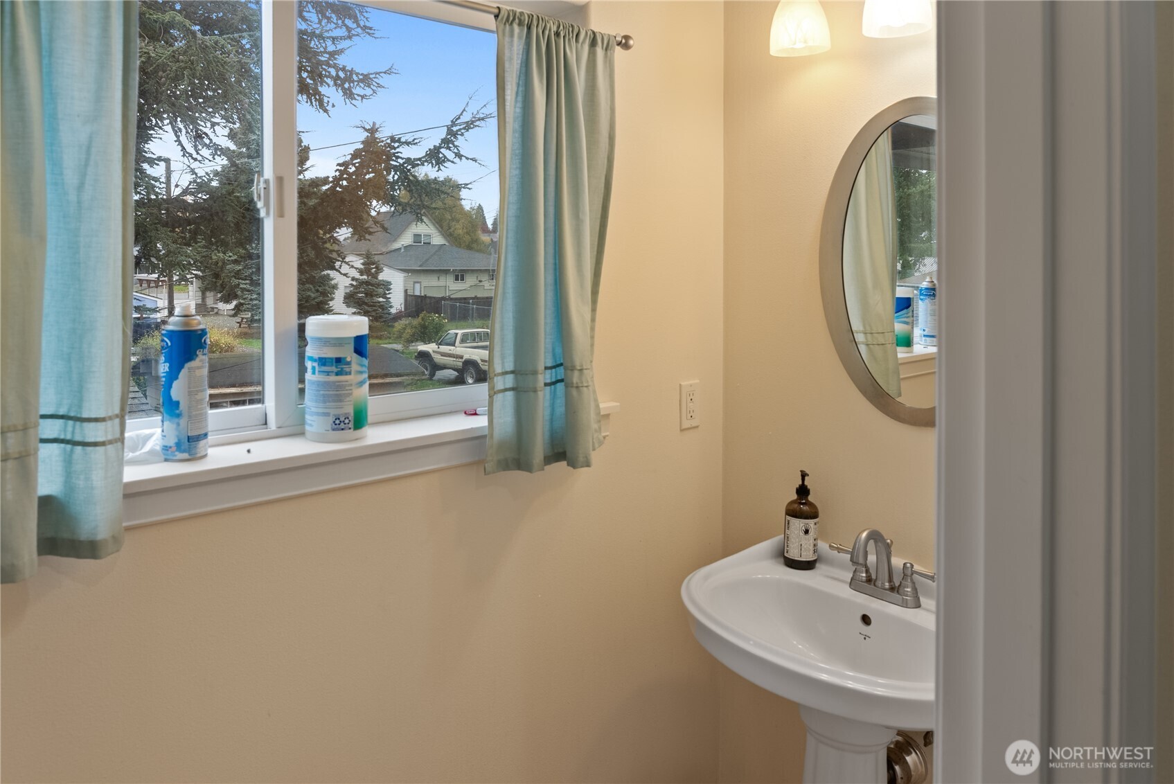 1203 E Section Street , Mount Vernon, WA 98274