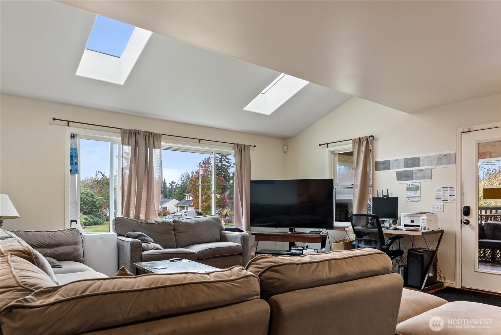 1203 E Section Street , Mount Vernon, WA 98274