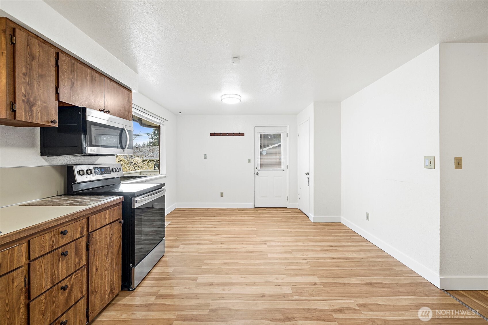 2612 204th St SW Street SW #N, Lynnwood, WA 98036-6946