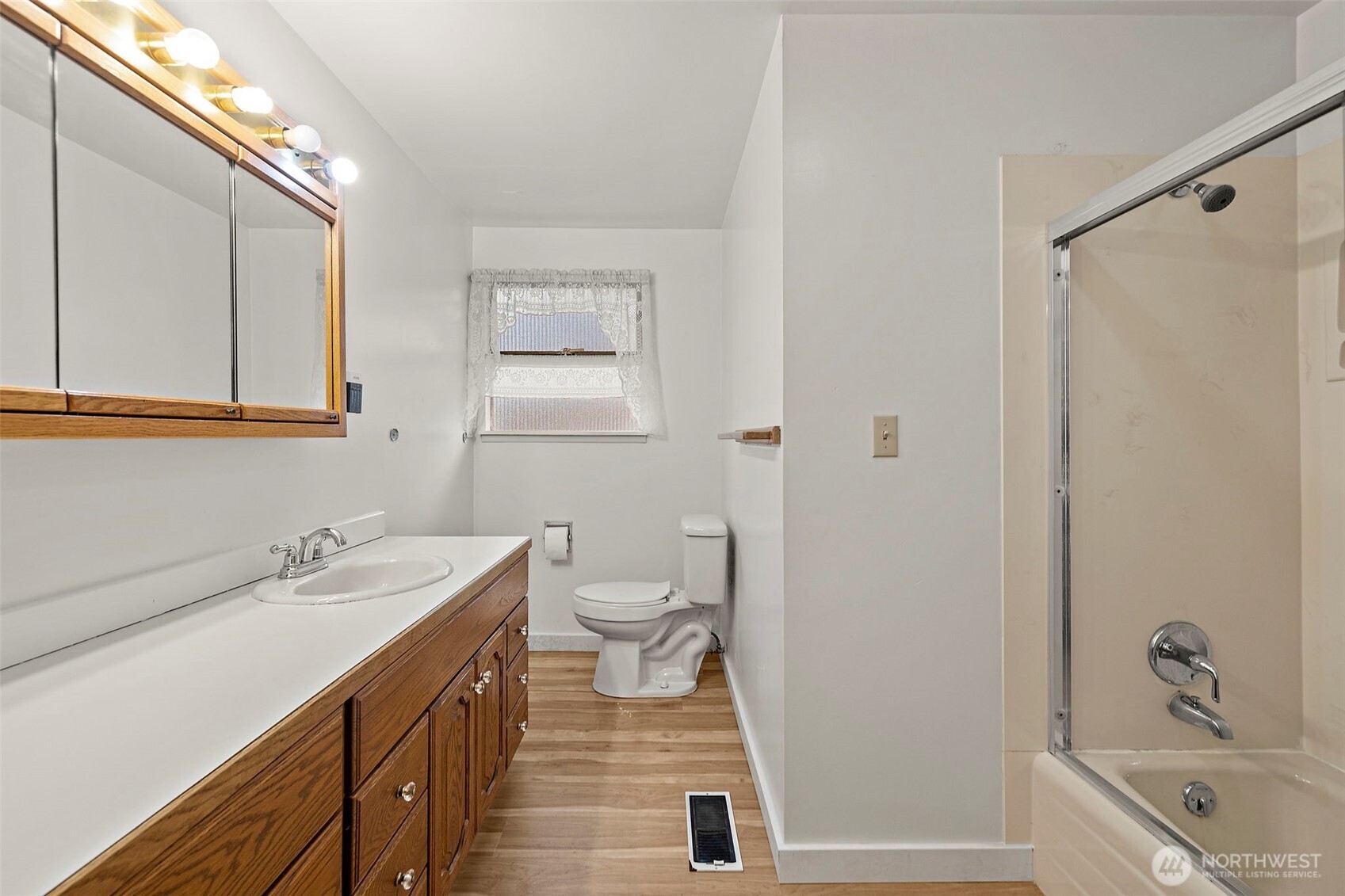 2612 204th St SW Street SW #N, Lynnwood, WA 98036-6946