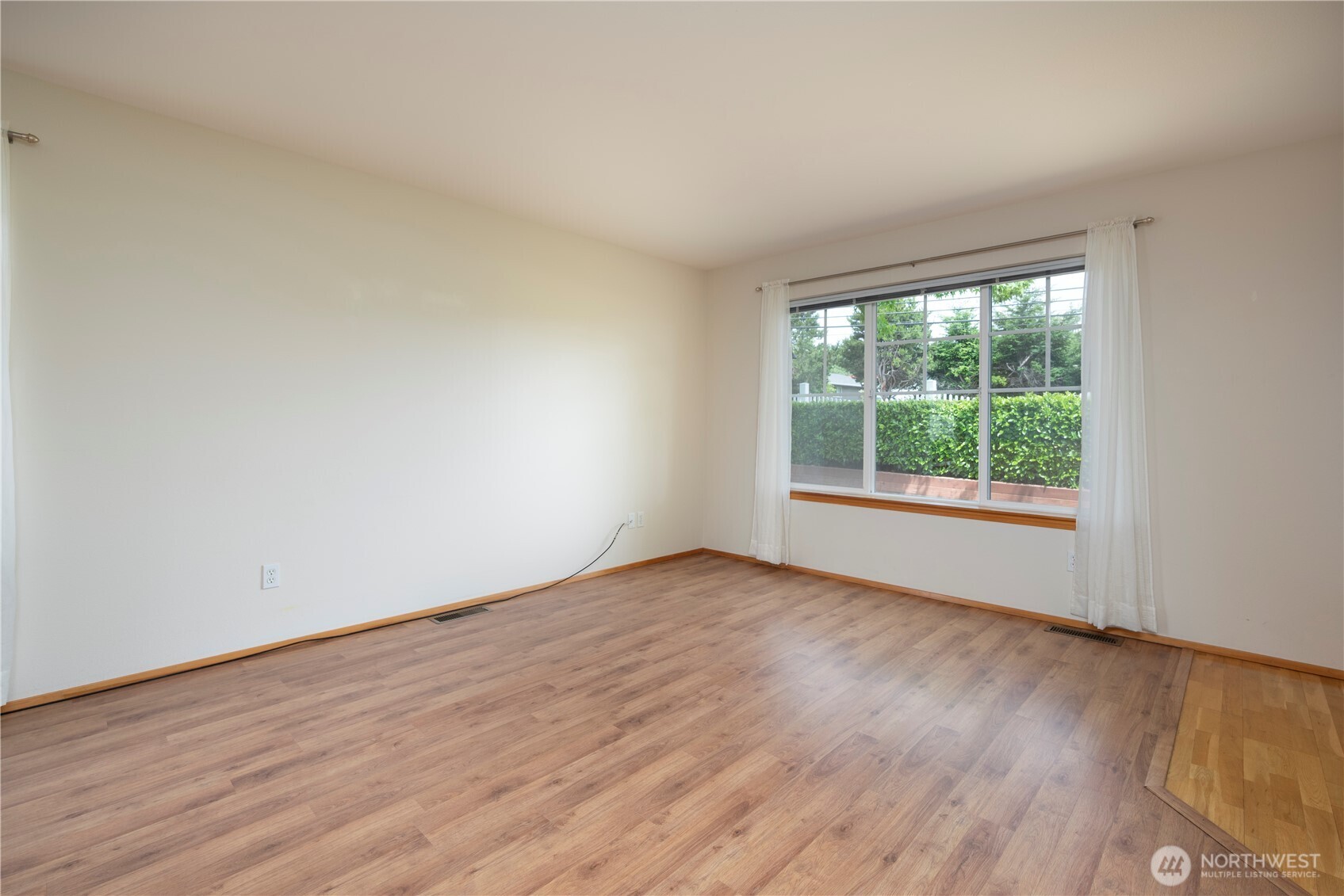161 W Whidbey Avenue #4, Oak Harbor, WA 98277