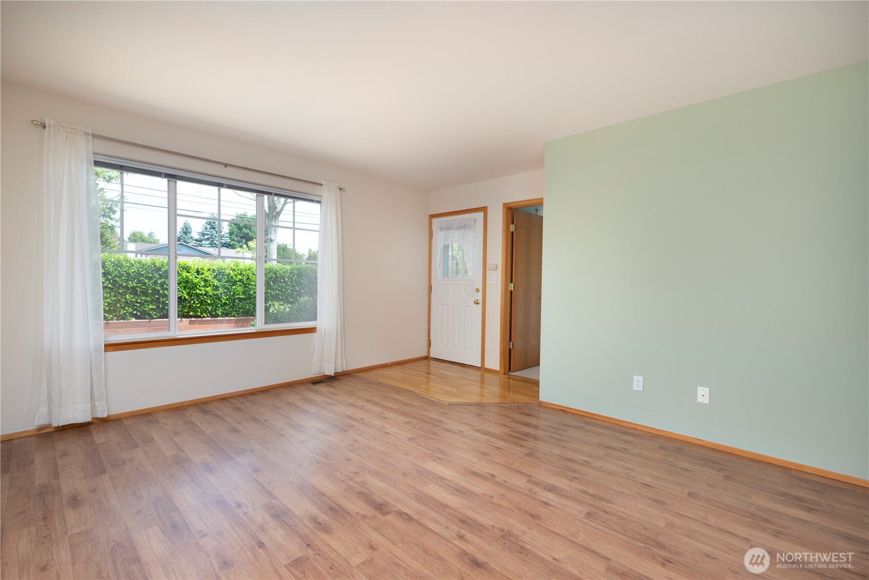 161 W Whidbey Avenue #4, Oak Harbor, WA 98277