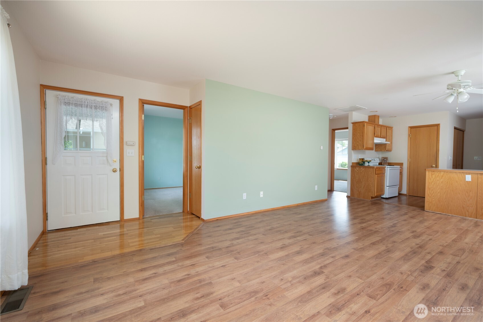 161 W Whidbey Avenue #4, Oak Harbor, WA 98277