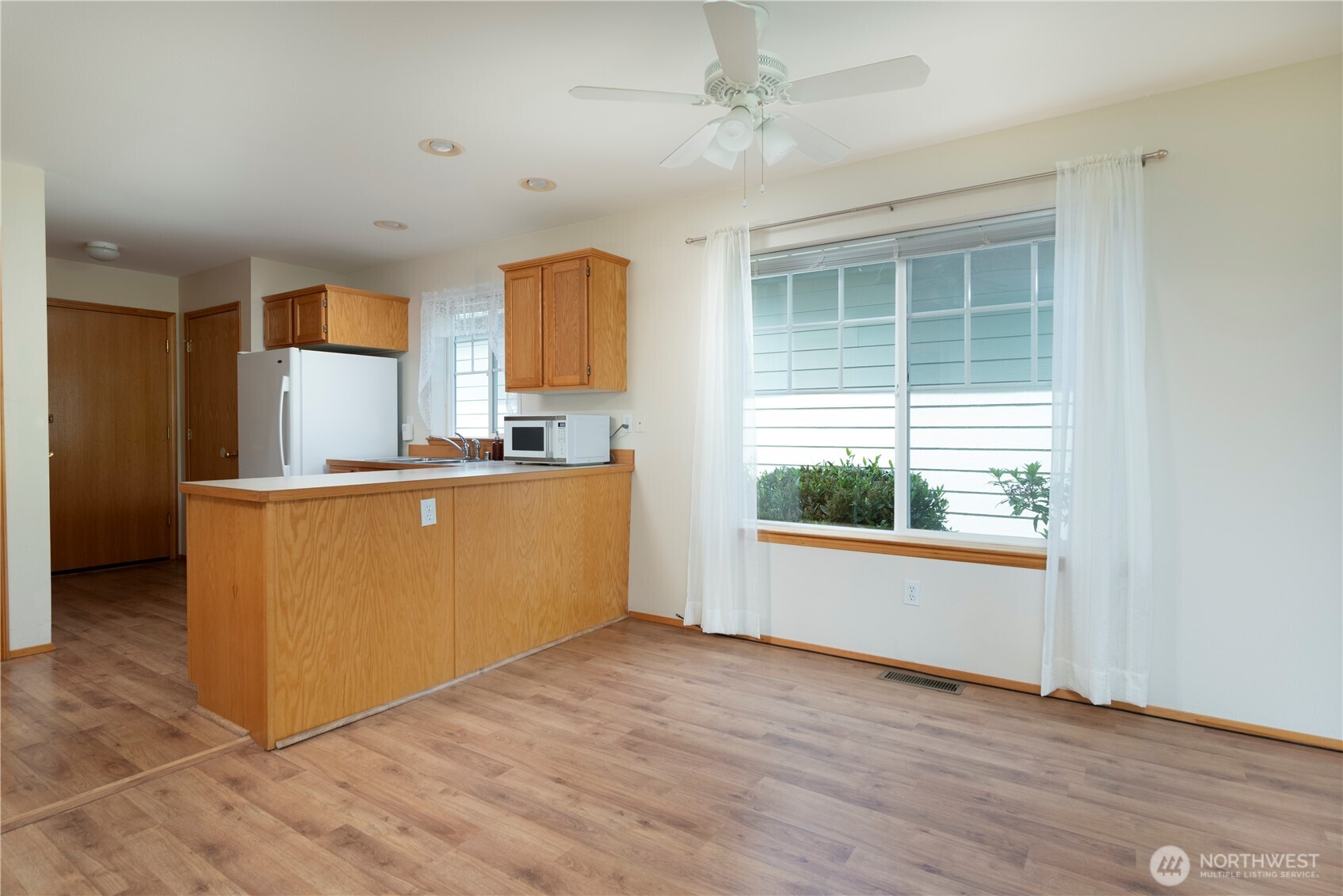 161 W Whidbey Avenue #4, Oak Harbor, WA 98277
