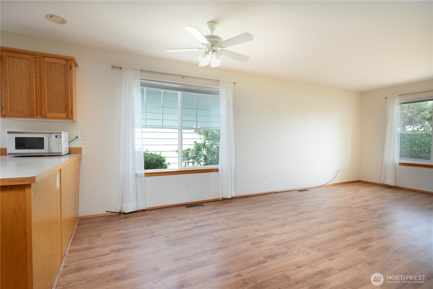 161 W Whidbey Avenue #4, Oak Harbor, WA 98277