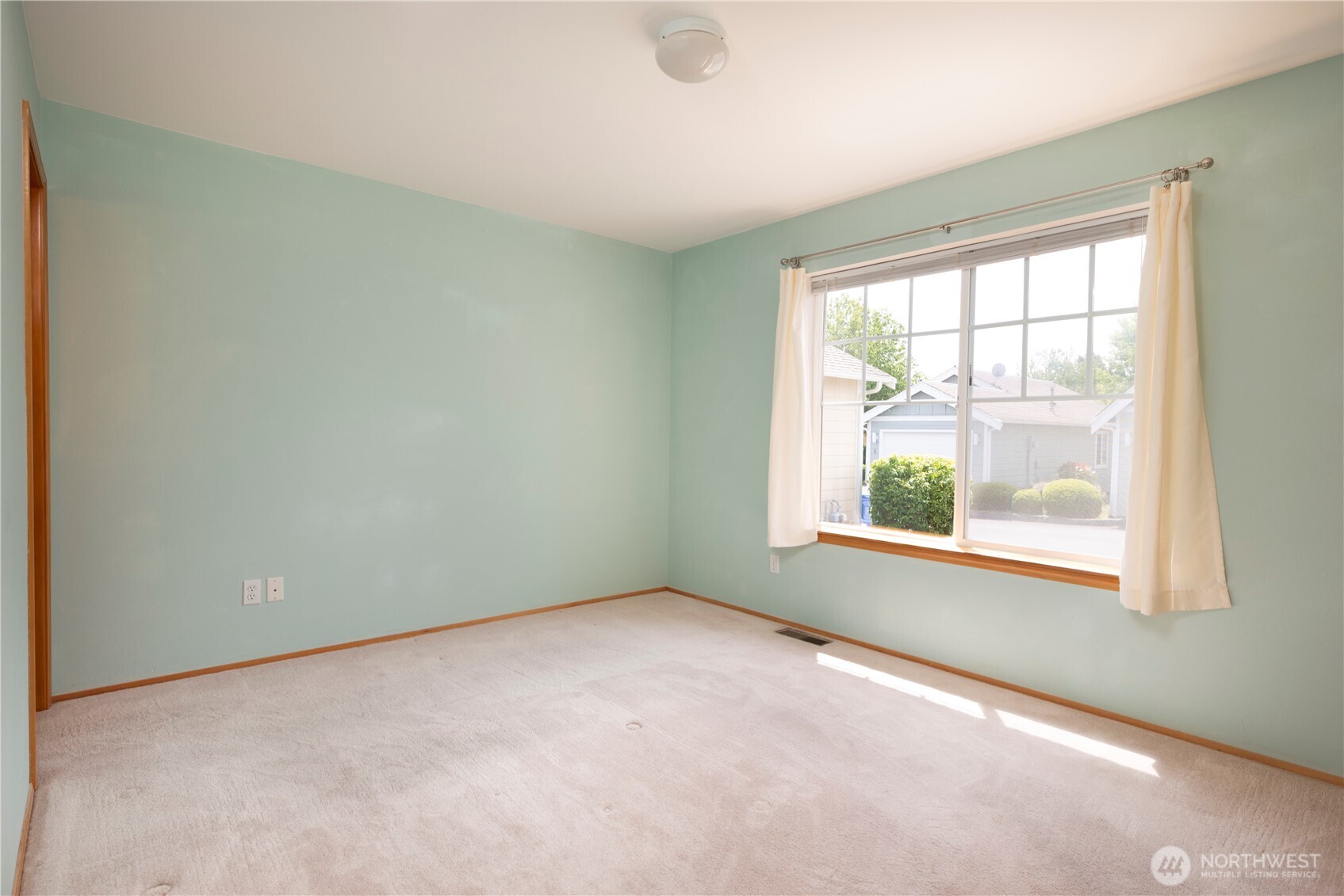 161 W Whidbey Avenue #4, Oak Harbor, WA 98277
