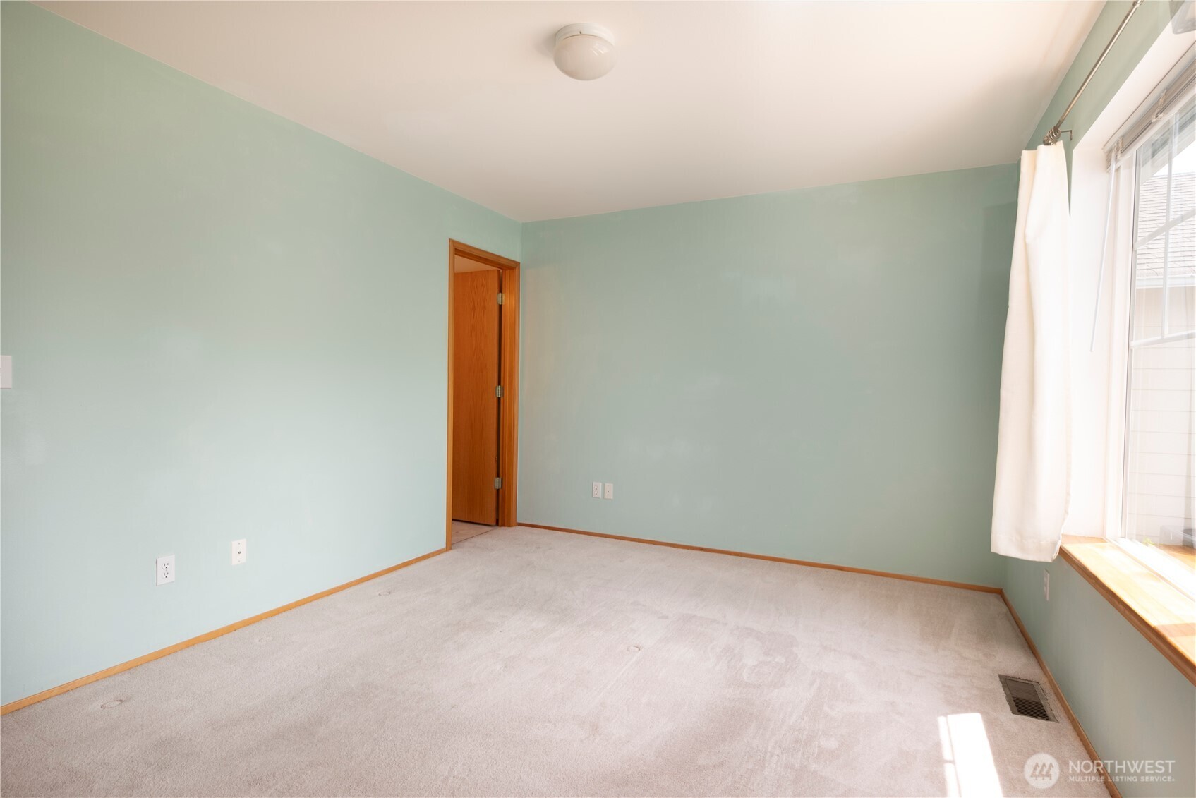 161 W Whidbey Avenue #4, Oak Harbor, WA 98277