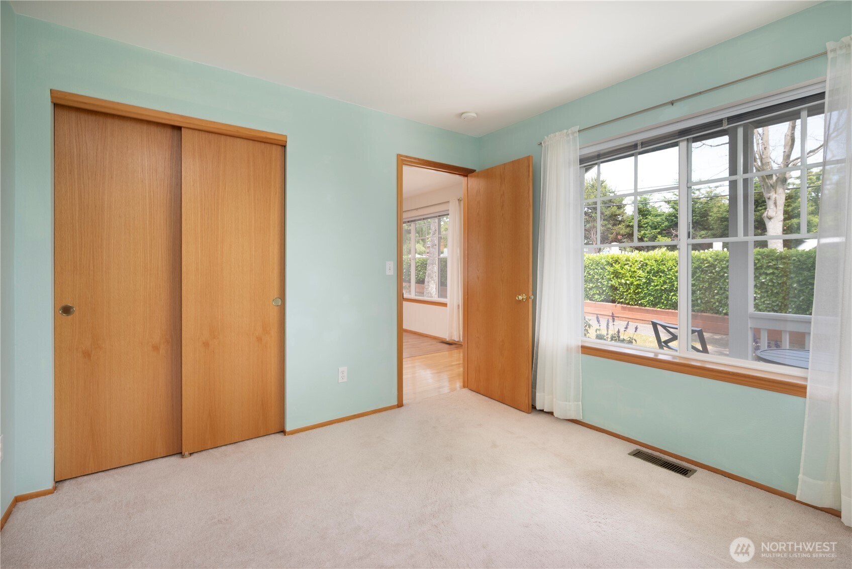 161 W Whidbey Avenue #4, Oak Harbor, WA 98277