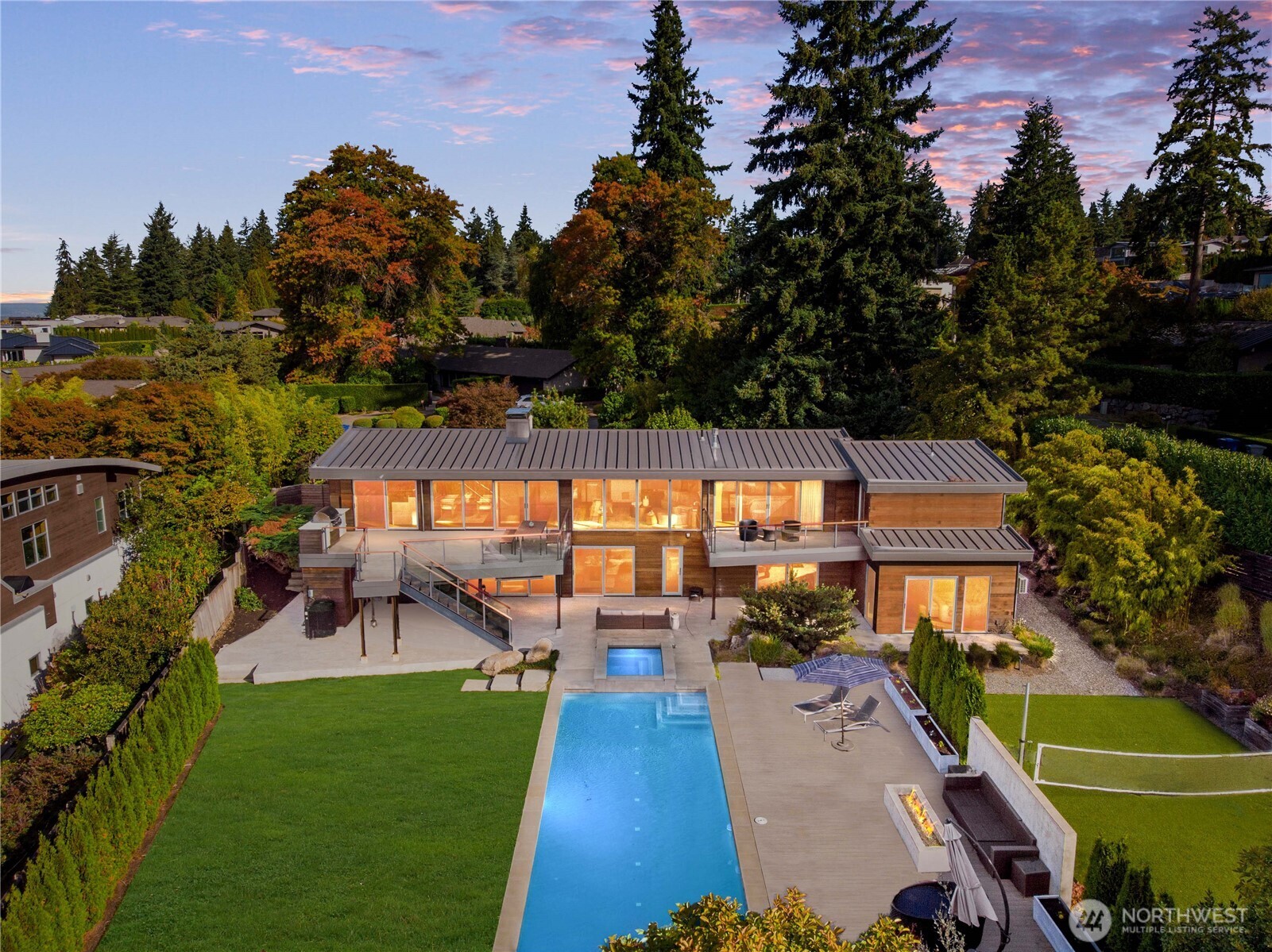 9135 NE 19th St , Clyde Hill, WA 98004