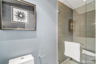 9135 NE 19th St , Clyde Hill, WA 98004 - Photo 15