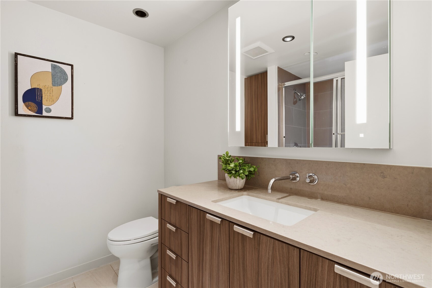 9135 NE 19th St , Clyde Hill, WA 98004