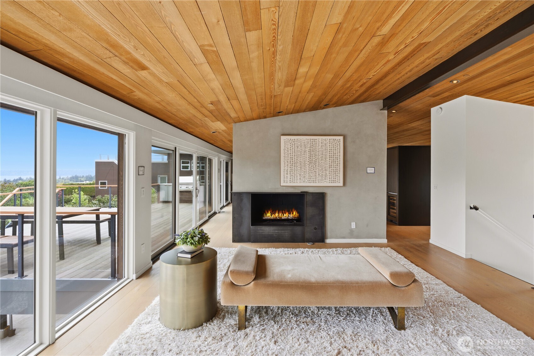 9135 NE 19th St , Clyde Hill, WA 98004