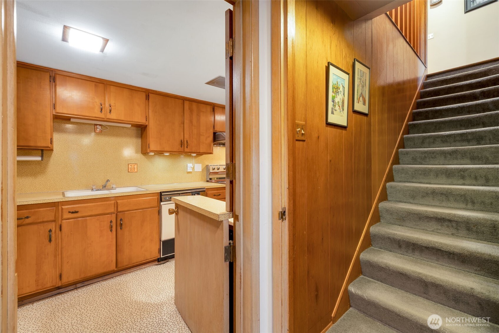 10520 11th Avenue NW, Seattle, WA 98177-5206