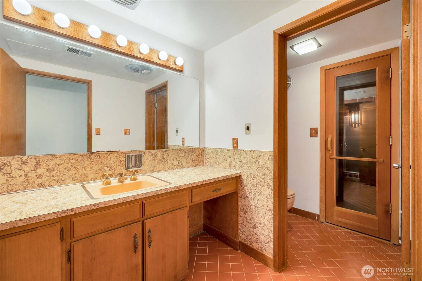 10520 11th Avenue NW, Seattle, WA 98177-5206