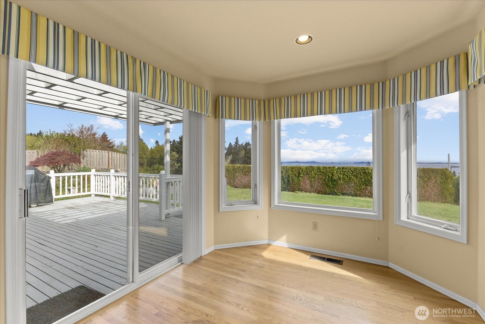 30 Chatham Place , Camano Island, WA 98282