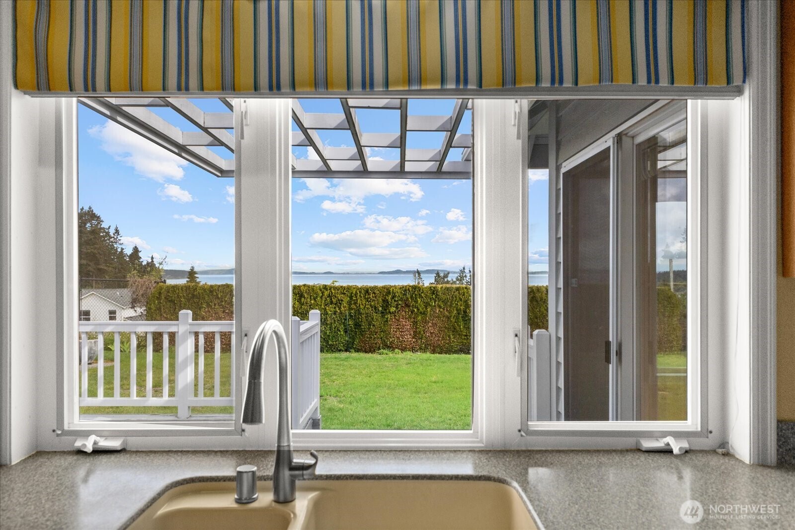 30 Chatham Place , Camano Island, WA 98282