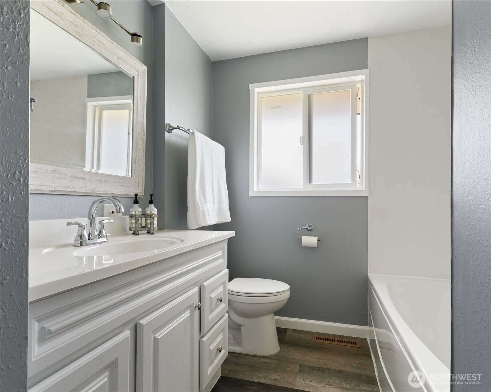 1515 NE 3rd Avenue , Oak Harbor, WA 98277